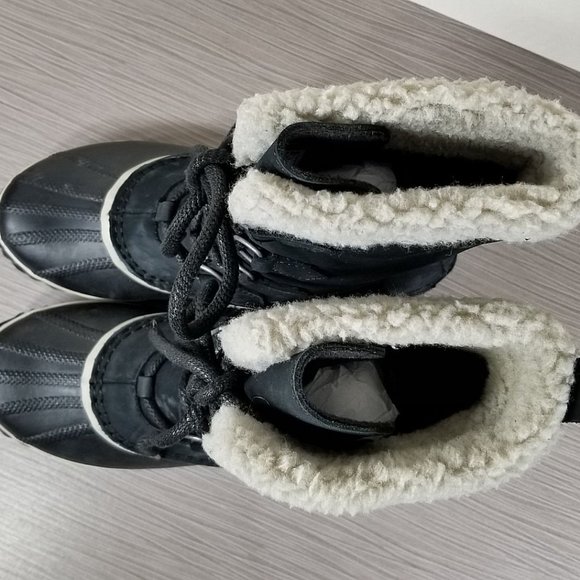 Sorel Caribou Slim Waterproof Boot, Black Leather & Rubber, Womens Size 7 / 38 - Picture 8 of 11